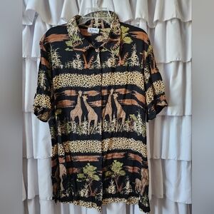 Women's Giraffe Buttoned Blouse Size Large